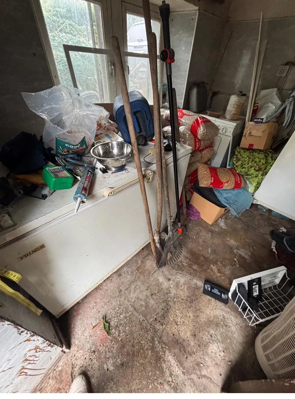 Logement très encombré nécessitant un nettoyage syndrome de Diogène, Les Deneus